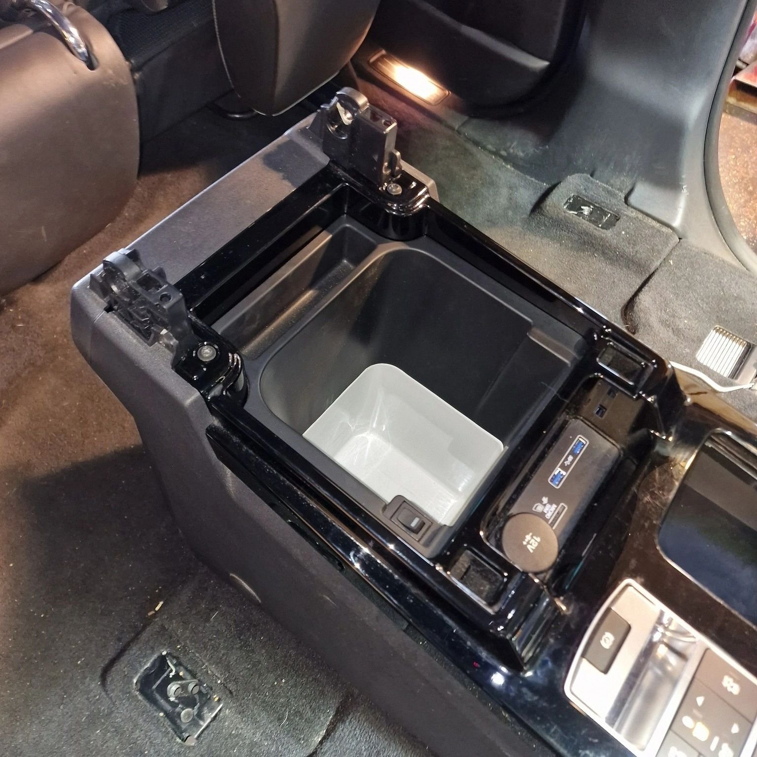 FRONT COOLER BOX - FRIDGE