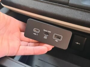 External SIM and WiFi Hotspot
  Package